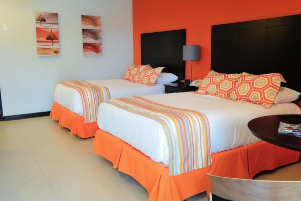 TALK OF THE TOWN HOTEL AND BEACH CLUB (Oranjestad)